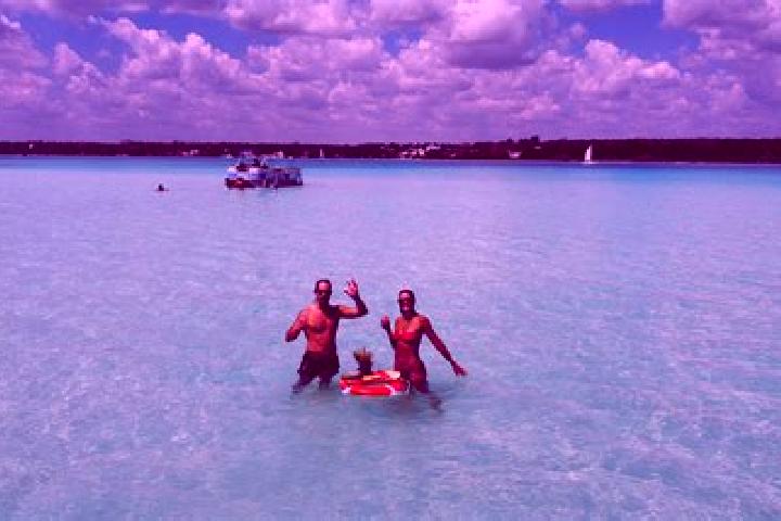 Escorts Laguna del Cofre, Mexico — Local Companions