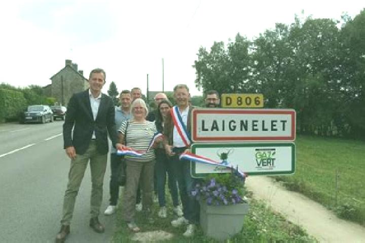 Escorts Laignelet, France — Local Companions
