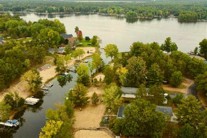 Escorts Lake Camelot, United States — Local Companions