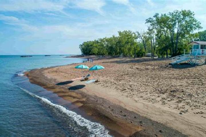 Escorts Lake Erie Beach, United States — Local Companions