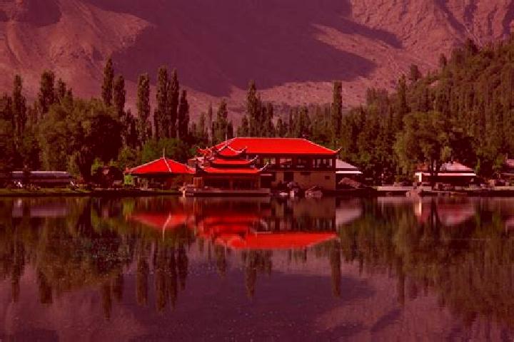 Escorts Lake Shangrila, United States — Local Companions