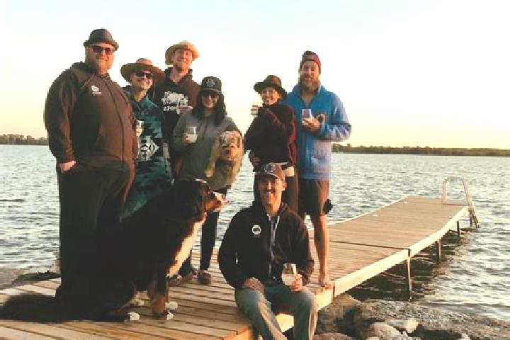Escorts Lakeshore Village, Canada — Local Companions