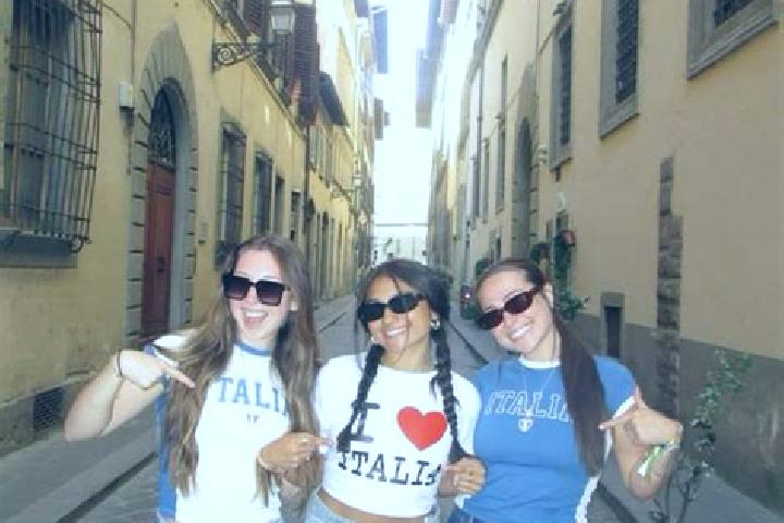 Escorts Lallio, Italy — Local Companions