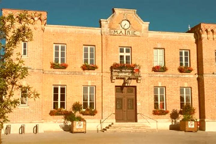 Escorts Lamotte-Beuvron, France — Local Companions