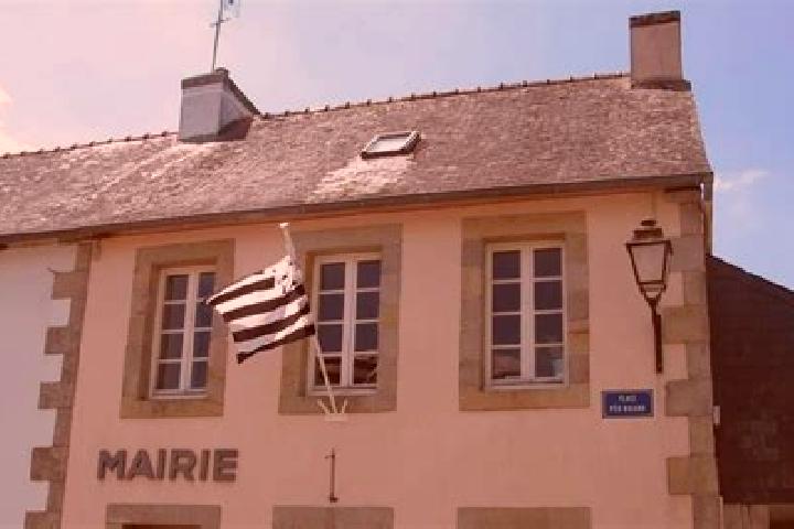 Escorts Landudal, France — Local Companions