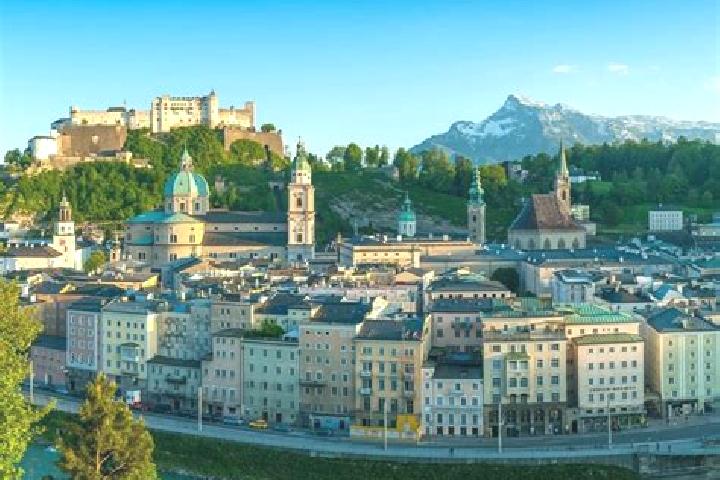 Escorts Langschlag, Austria — Local Companions