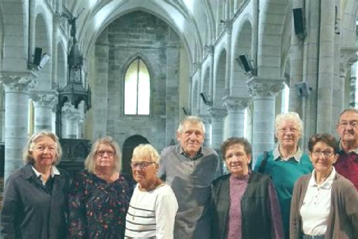 Escorts Lanmeur, France — Local Companions
