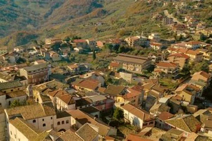 Escorts Lapio, Italy — Local Companions