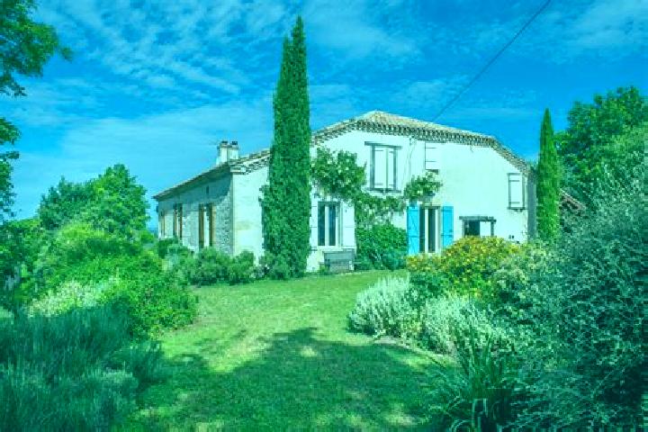 Escorts Lavit, France — Local Companions