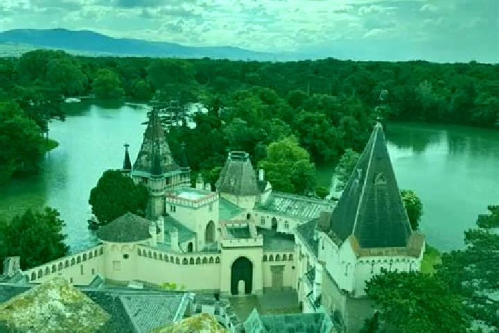 Escorts Laxenburg, Austria — Local Companions