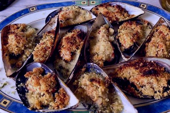 Escorts Le Cozze, Italy — Local Companions