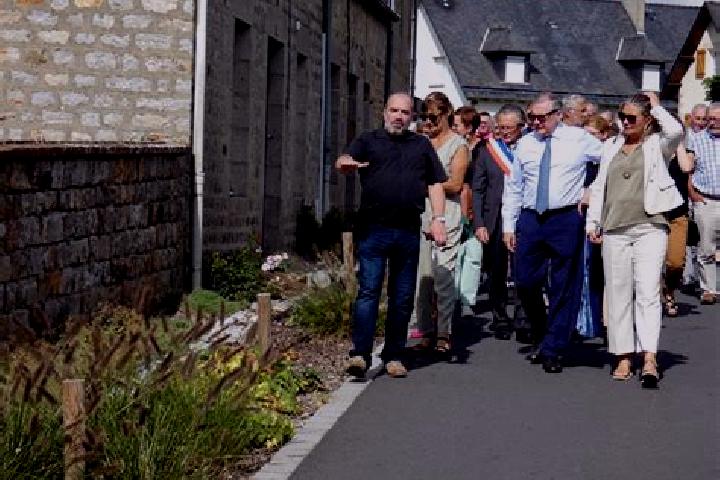 Escorts Le Neufbourg, France — Local Companions