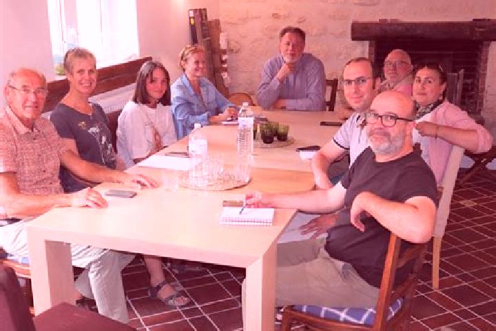Escorts Le Perchay, France — Local Companions