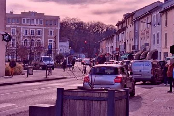 Escorts Le Pont-de-Claix, France — Local Companions