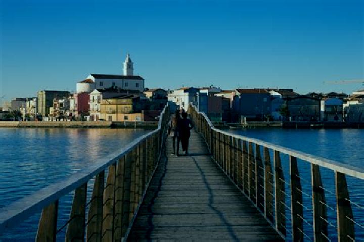 Escorts Lesina, Italy — Local Companions