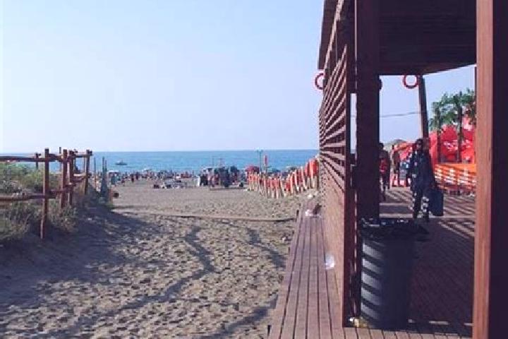 Escorts Lido di Castel Fusano, Italy — Local Companions