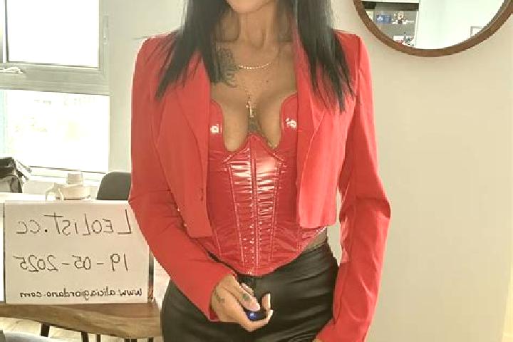 Escorts Ligne, France — Local Companions