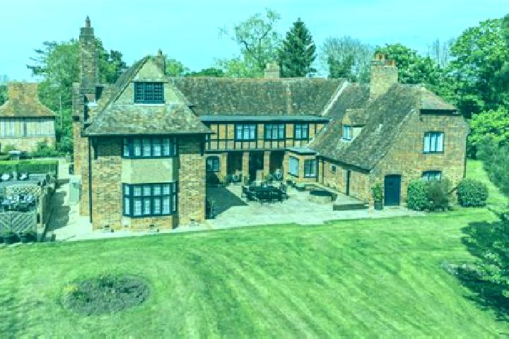Escorts Little Wymondley, United Kingdom — Local Companions