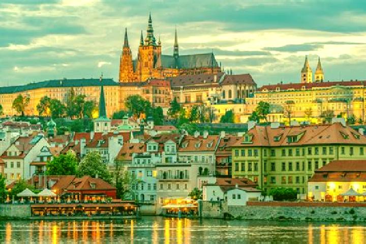 Escorts Lnare, Czech Republic — Local Companions