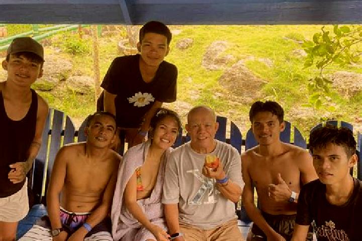 Escorts Loay, Philippines — Local Companions