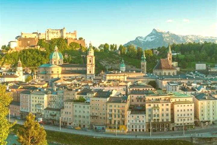 Escorts Loedersdorf I, Austria — Local Companions