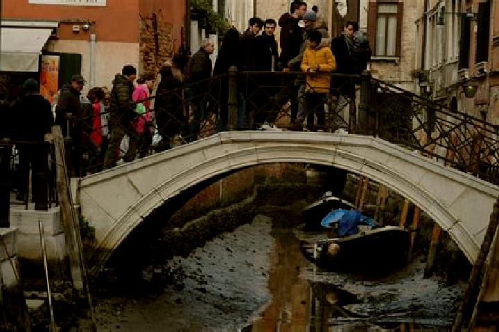 Escorts Lombardore, Italy — Local Companions