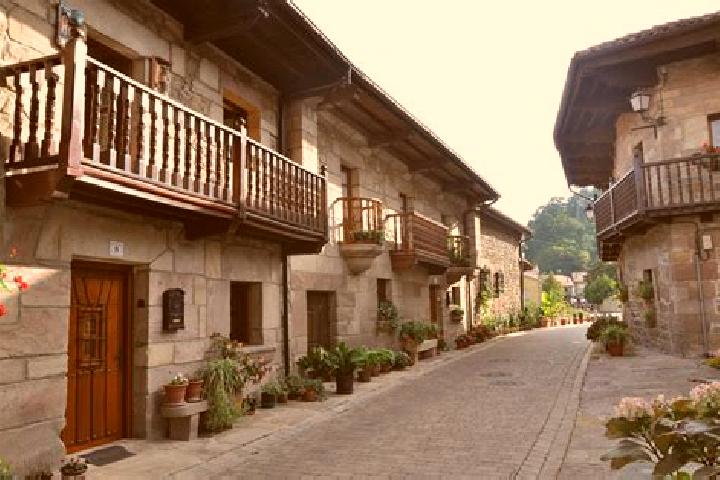 Escorts Los Corrales de Buelna, Spain — Local Companions
