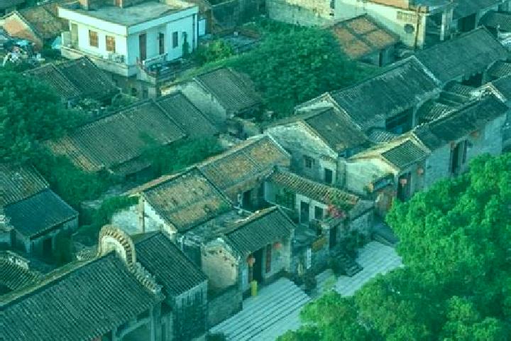 Escorts Luochang, China — Local Companions