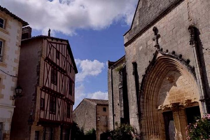 Escorts Lusignan, France — Local Companions