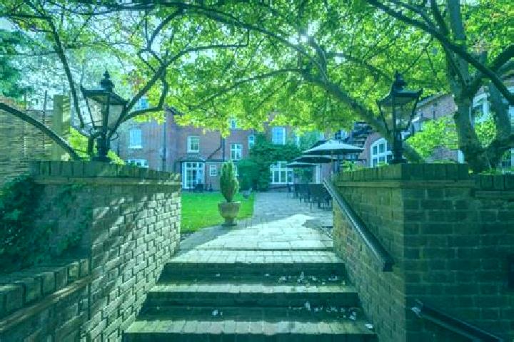 Escorts Lyndhurst, United Kingdom — Local Companions