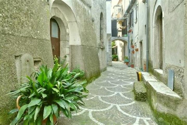 Escorts Macchia d Isernia, Italy — Local Companions