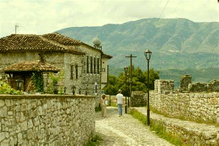 Escorts Macukull, Albania — Local Companions
