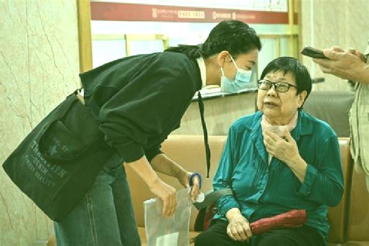 Escorts Macun, China — Local Companions