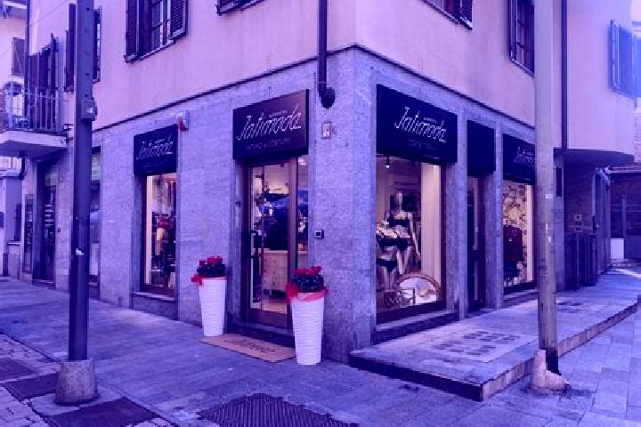 Escorts Magazzeno, Italy — Local Companions