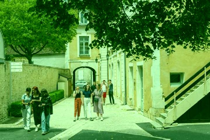 Escorts Maltot, France — Local Companions