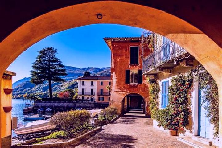 Escorts Mandello del Lario, Italy — Local Companions
