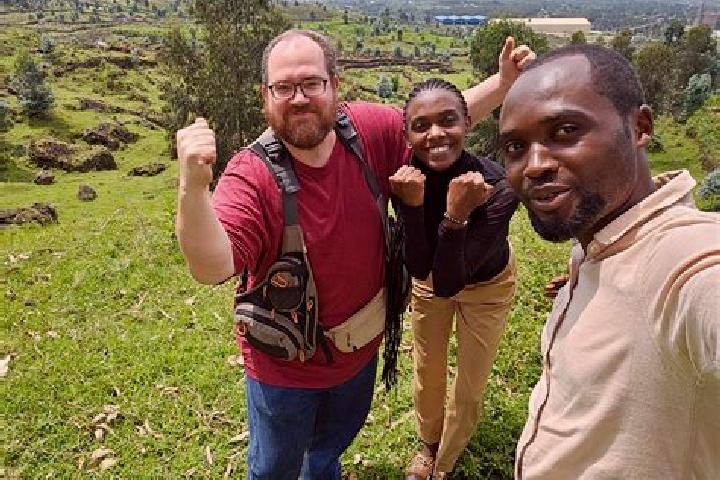 Escorts Mangbwalu, DR Congo — Local Companions