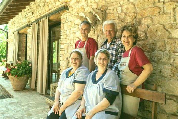 Escorts Mantignana, Italy — Local Companions