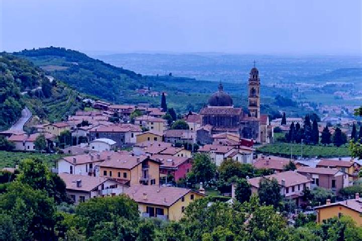 Escorts Marano di Valpolicella, Italy — Local Companions