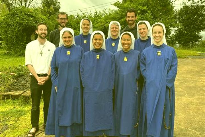 Escorts Marcenais, France — Local Companions