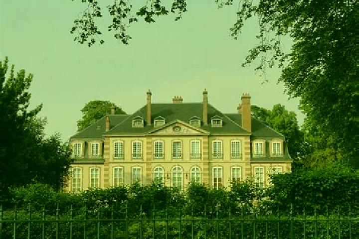 Escorts Mareuil-sur-Ay, France — Local Companions