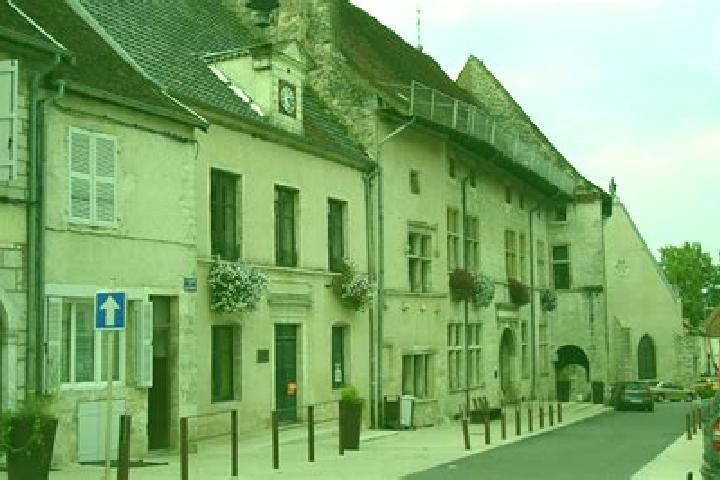 Escorts Marnay, France — Local Companions