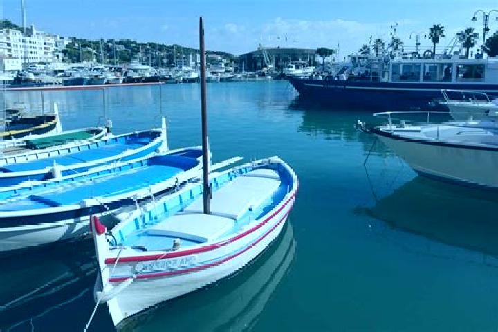 Escorts Martigues, France — Local Companions