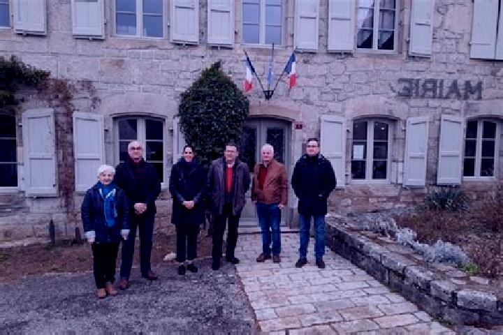 Escorts Menet, France — Local Companions