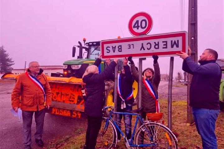 Escorts Mercy-le-Bas, France — Local Companions