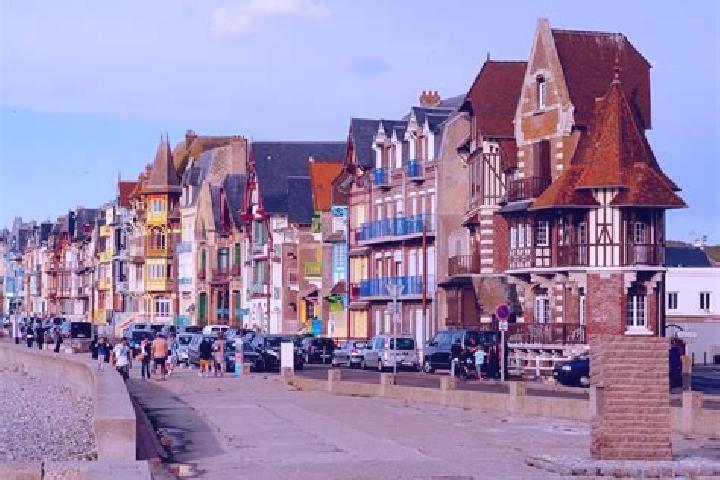 Escorts Mers-les-Bains, France — Local Companions