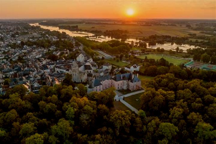 Escorts Meung-sur-Loire, France — Local Companions