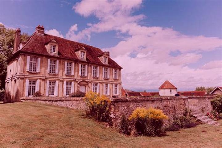 Escorts Mezieres-en-Vexin, France — Local Companions