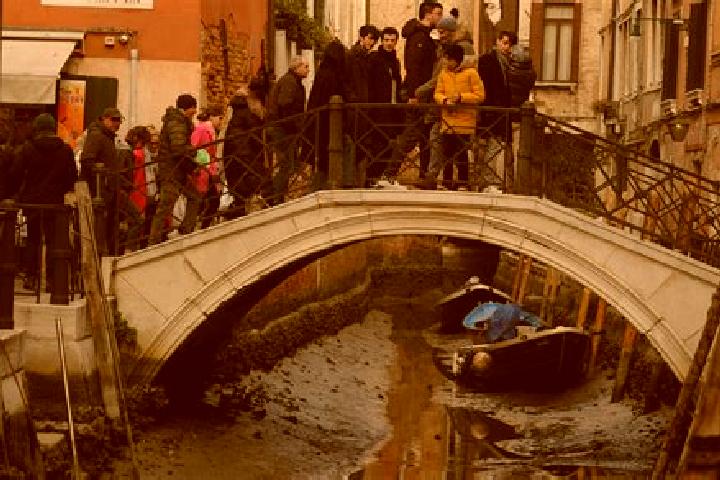 Escorts Mezzavia, Italy — Local Companions