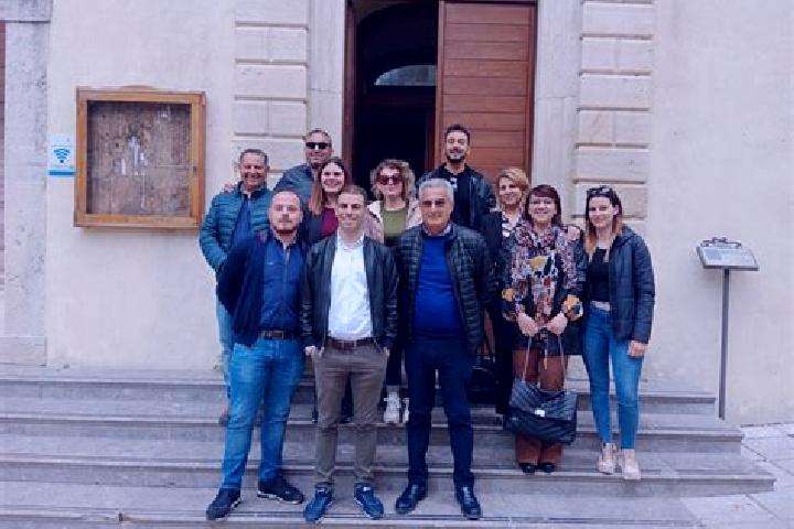 Escorts Mezzojuso, Italy — Local Companions